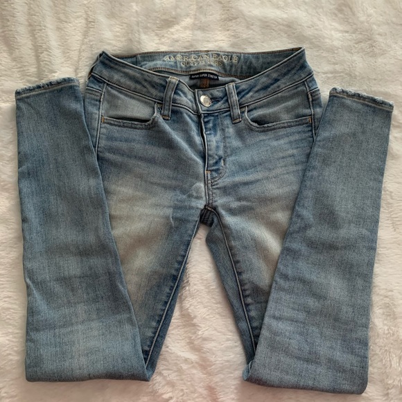 american eagle light wash low rise denim jeans - Picture 2 of 5